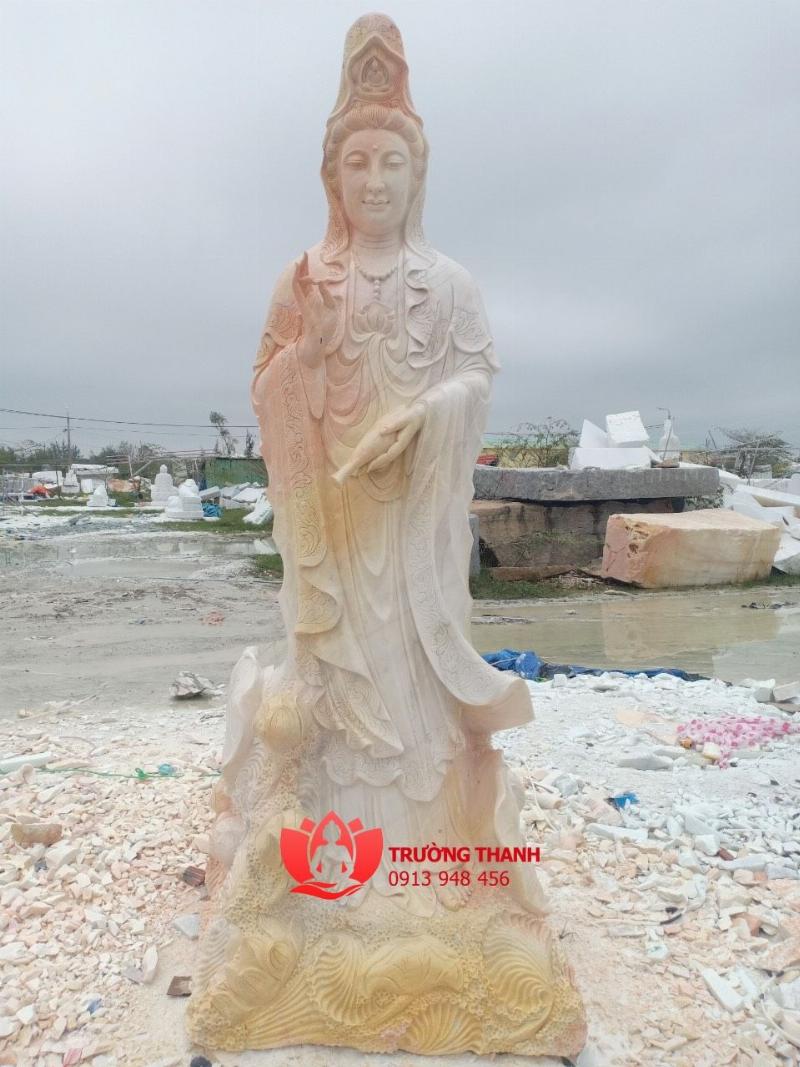 Tượng Quan Thế Âm Bồ Tát bằng vàng