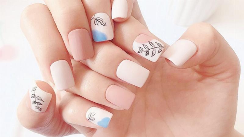Gắn móng giả an toàn cho mẹ bầu