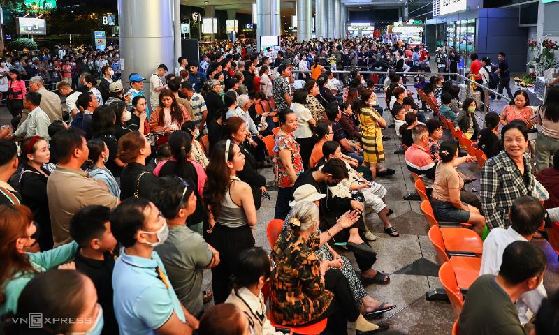 Sân Bay Tân Sơn Nhất Đông Đúc